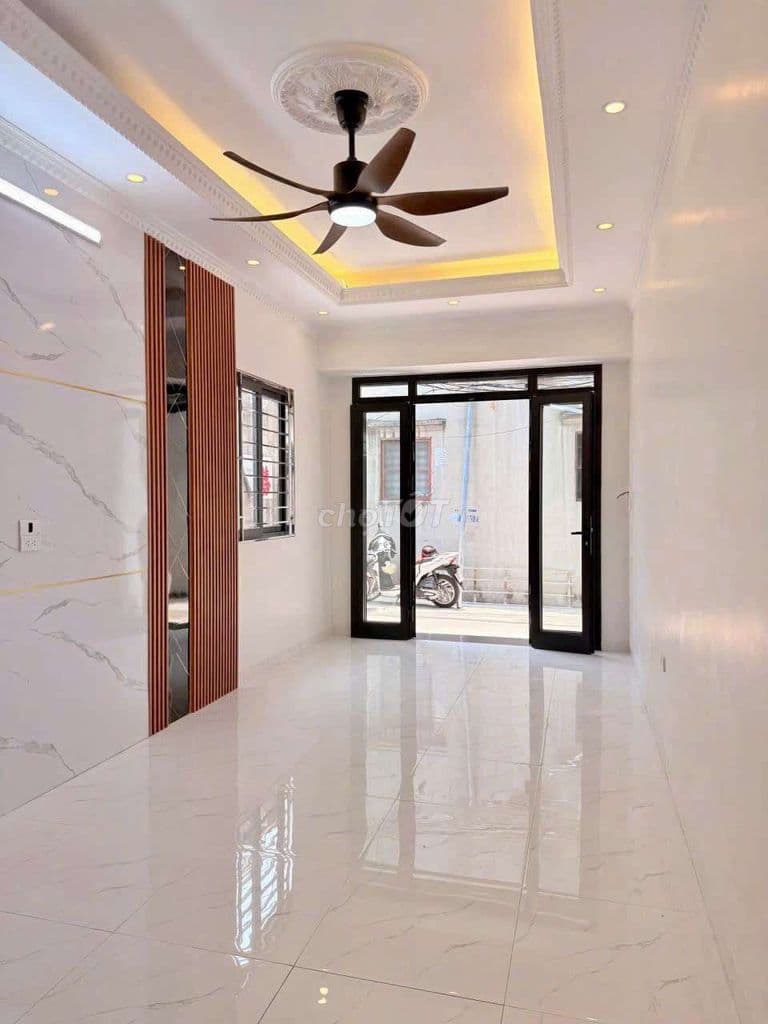 Co căn hộ tầng 4 dt 56m có 2 phòng ngủ giá 6tr9 ngõ trại cá